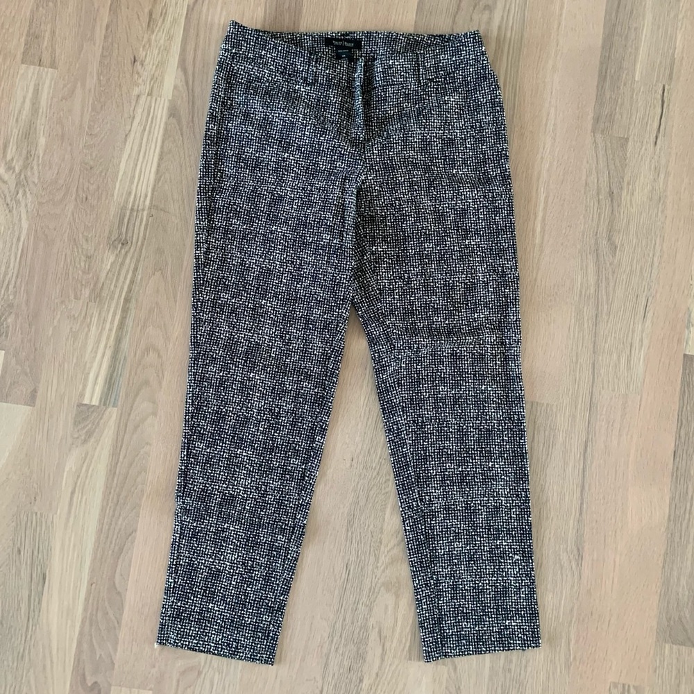 White House Black Market size 6r